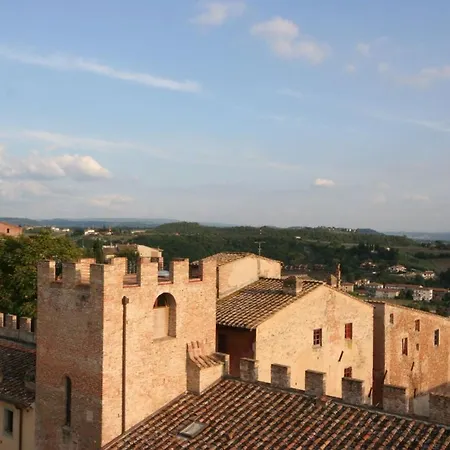 Certaldo Apartment *